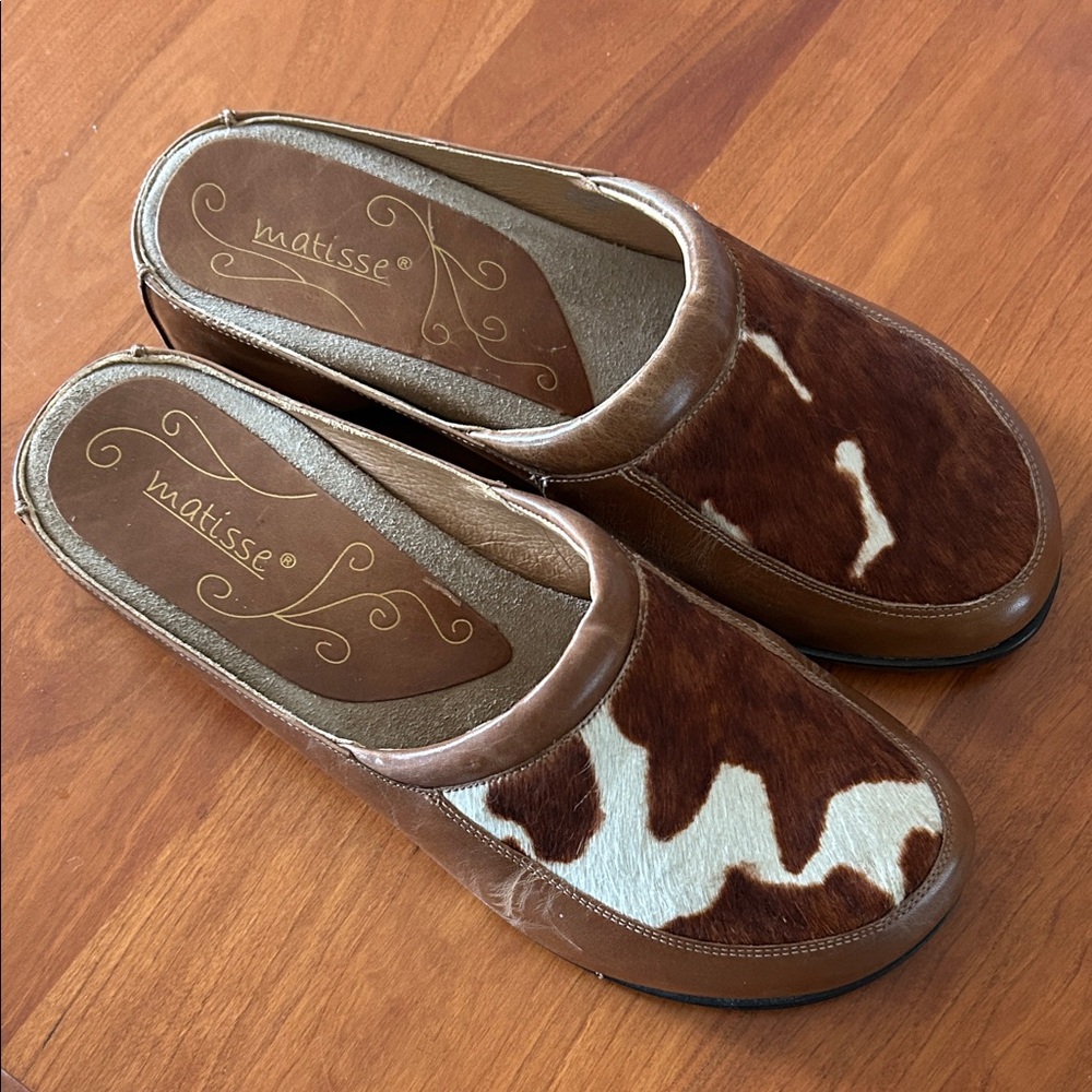 Matisse Cowhide Slip-On Shoes in Brown and White